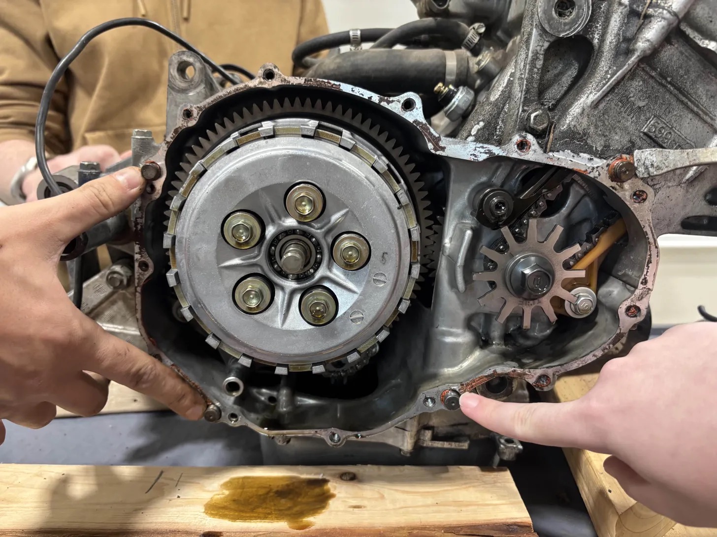 A close up picture of an engine.