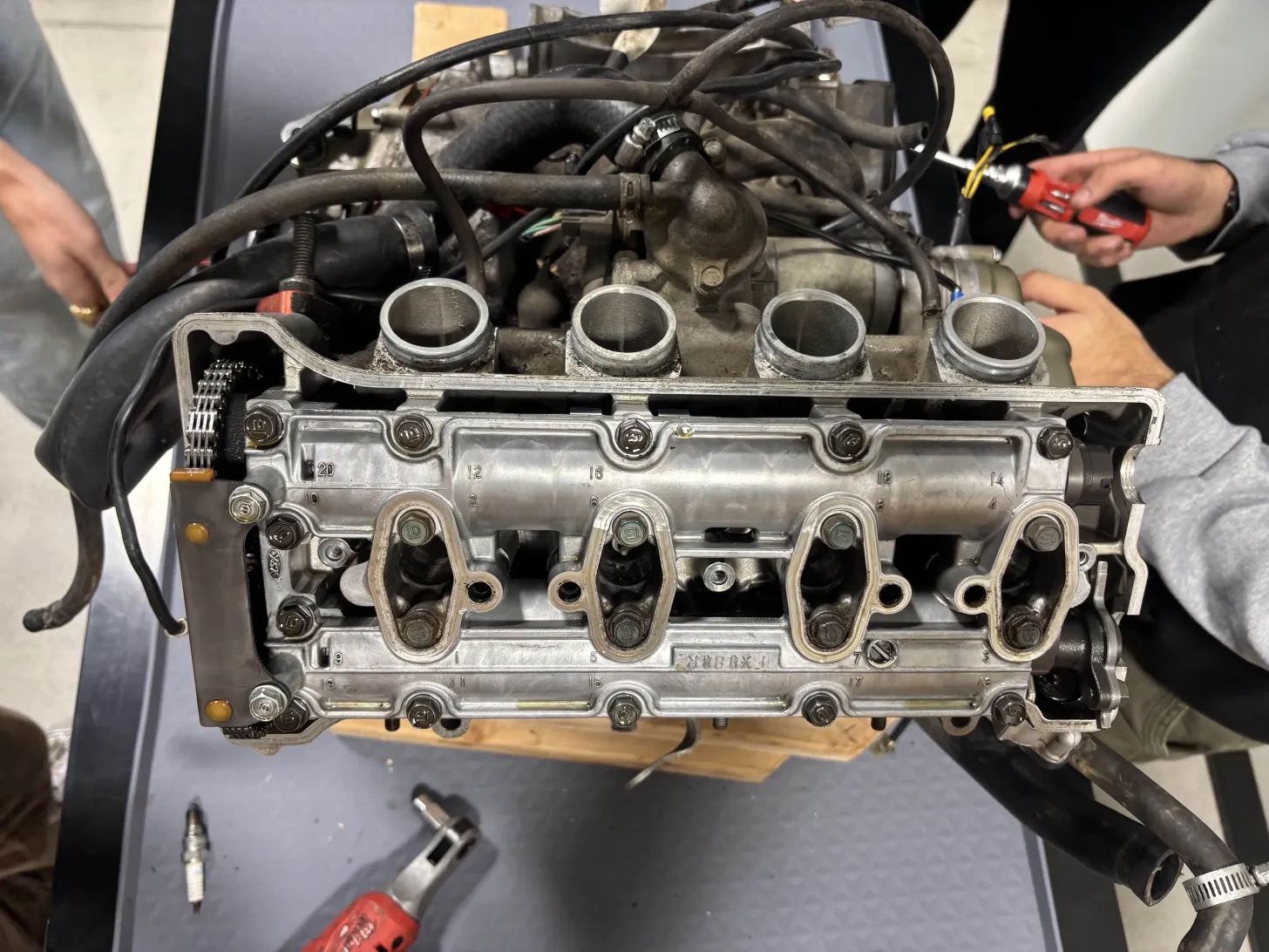 A close up picture of an engine.